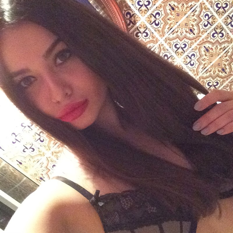 💋 У меня есть все, чтобы сделать твой вечер по-настоящему незабываемым. 🌟 Я предлагаю широкий спектр услуг, от классического массажа до экзотического стриптиза. 💆♀️💃 Будь уверен, я знаю, как доставить тебе максимум удовольствия и расслабления. 💦 Мой опыт и креативность в постели позволят нам испытать все самые сокровенные фантазии вместе. 😉 Вот что говорят мои довольные клиенты: Александра